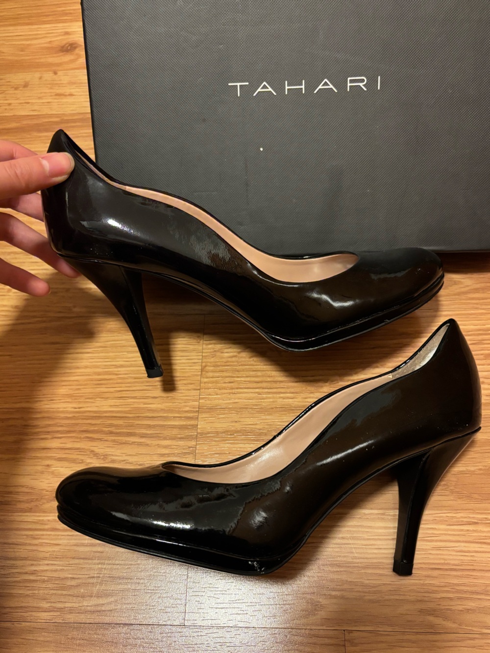 Tahari Black Collete Heels Patent Leather Size 6
